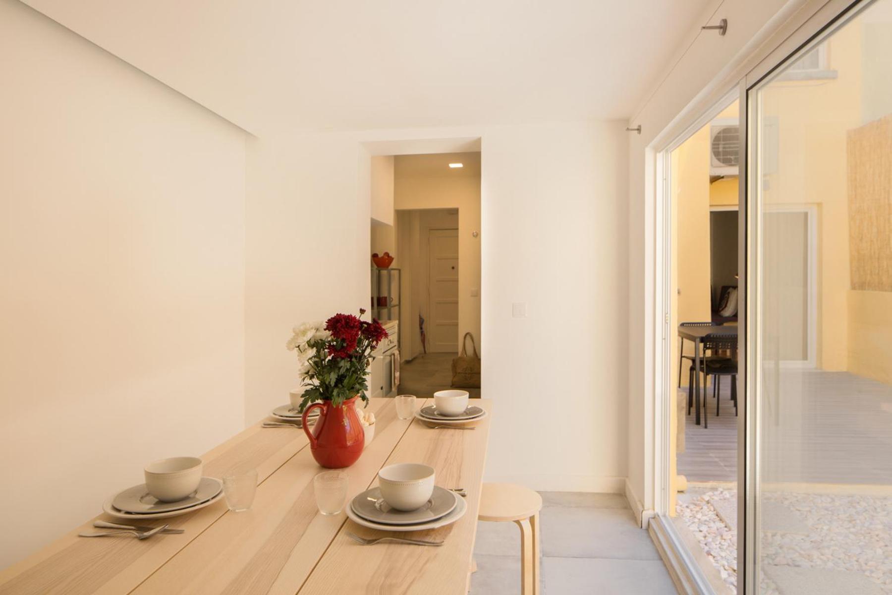 Apartamento Stylish With Private Patio By Lovelystay